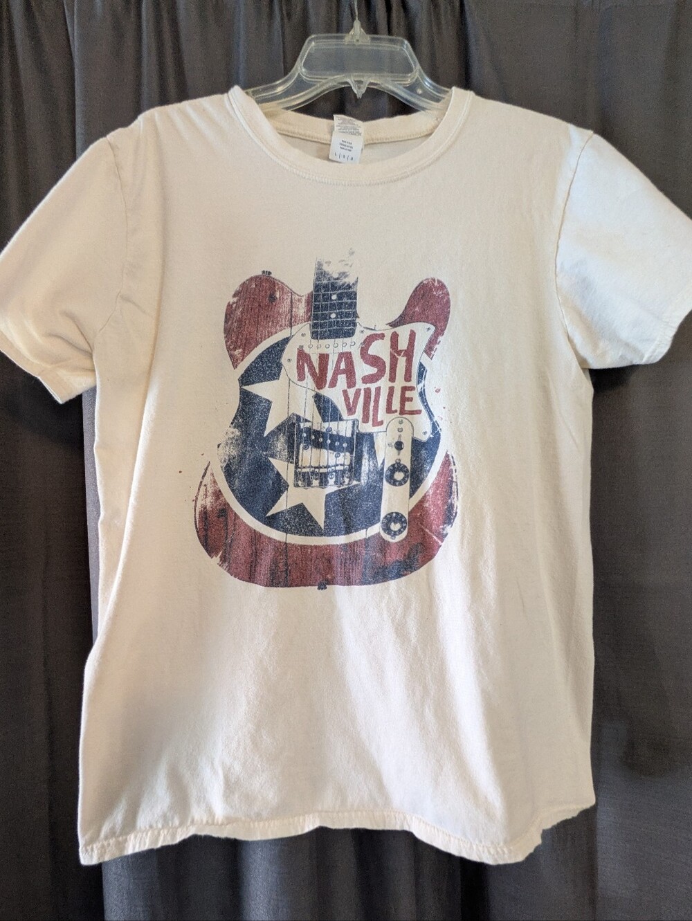100% Cotton Gildan Graphic Nashville Guitar Tee Unisex-Red/White/Blue Sz. L